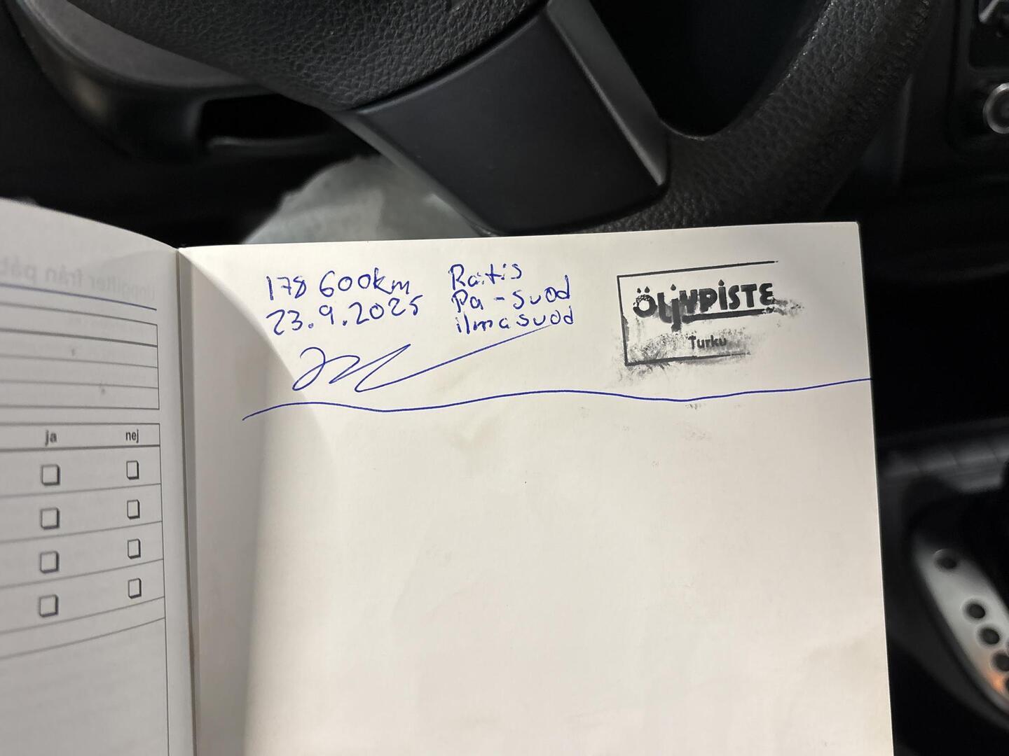 VOLKSWAGEN Caddy 2011