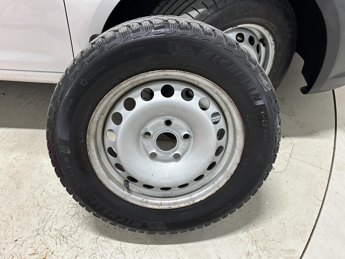 VOLKSWAGEN Caddy 2011