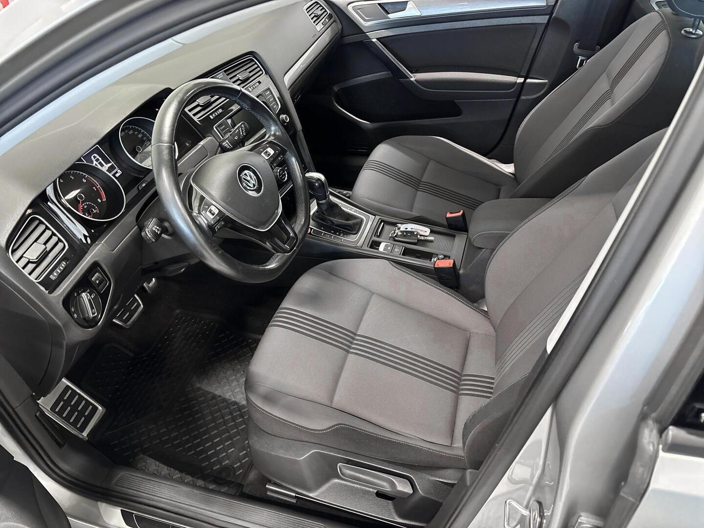 VOLKSWAGEN Golf 2016