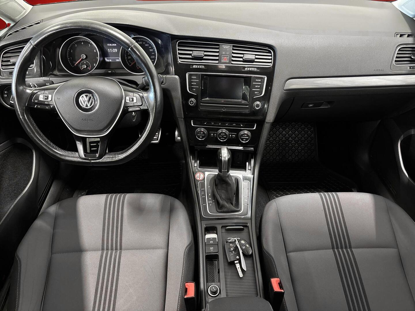 VOLKSWAGEN Golf 2016