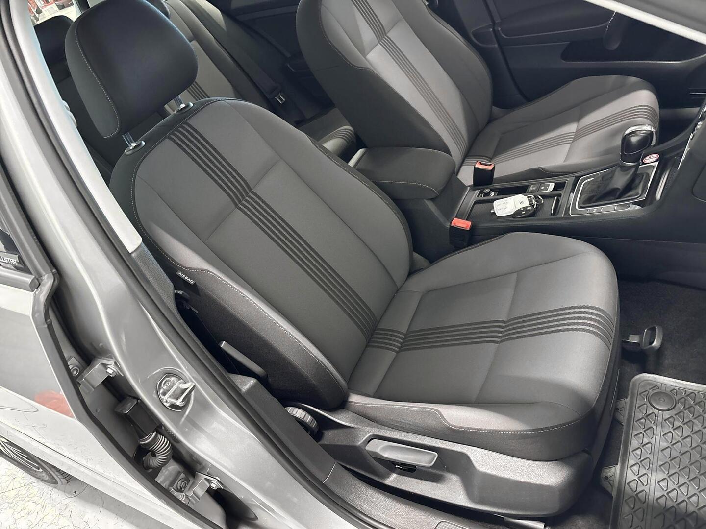 VOLKSWAGEN Golf 2016