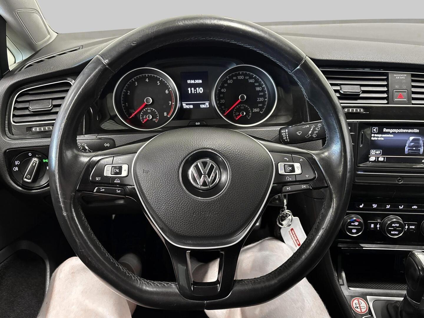 VOLKSWAGEN Golf 2016