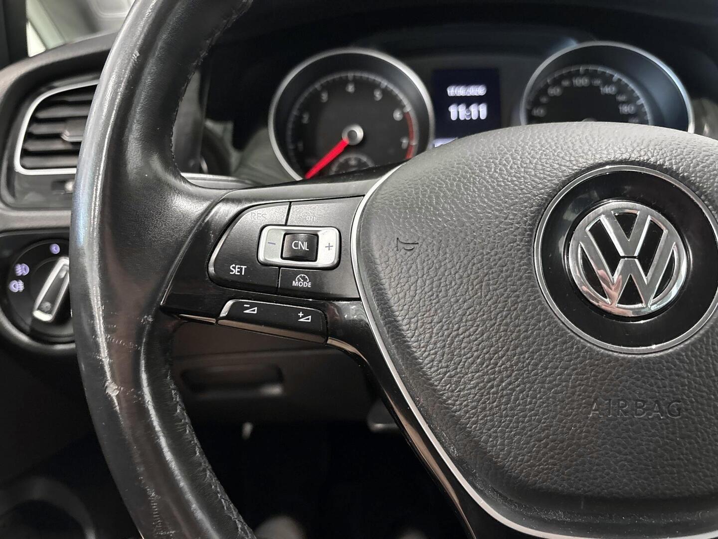 VOLKSWAGEN Golf 2016