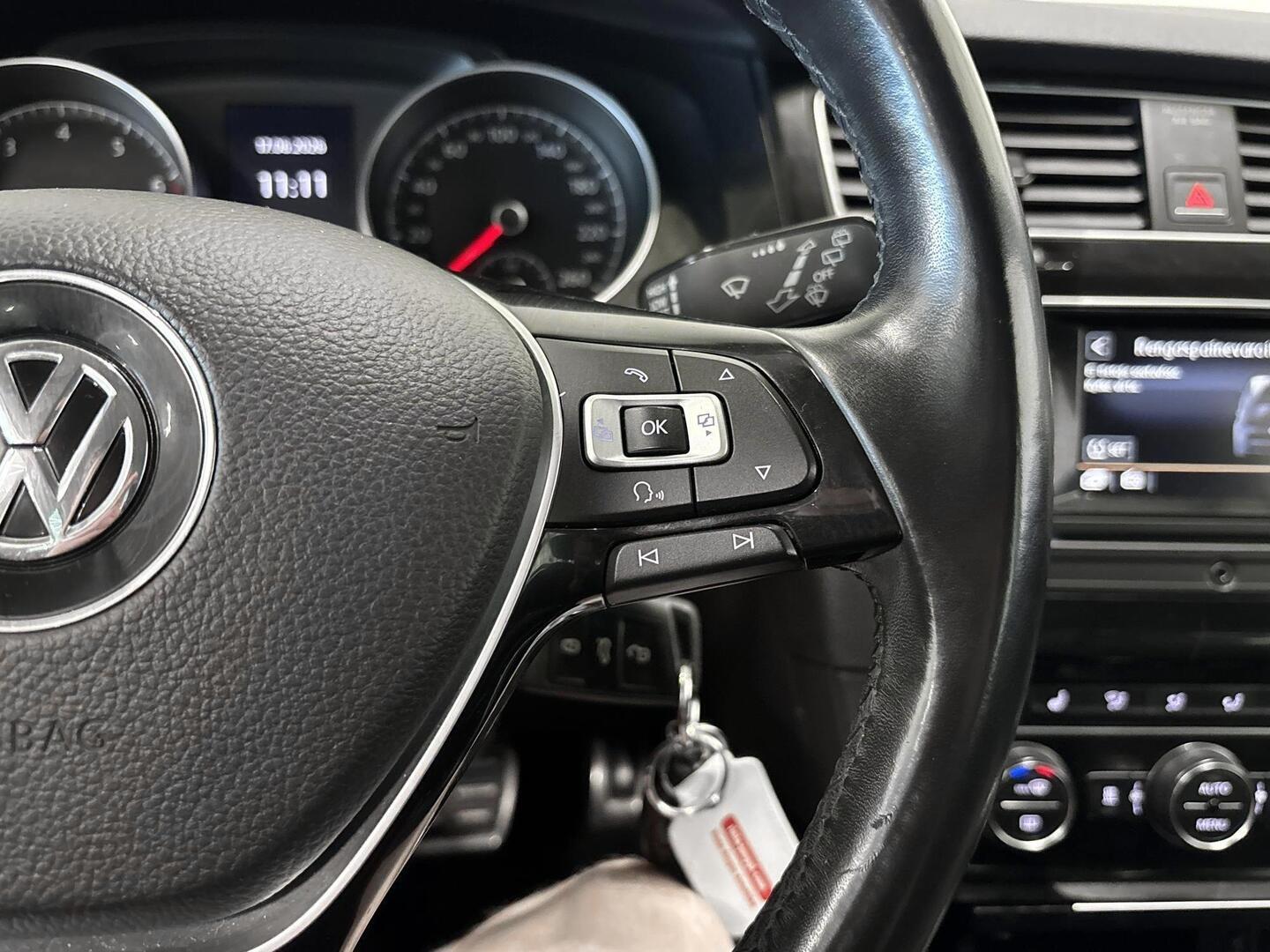 VOLKSWAGEN Golf 2016