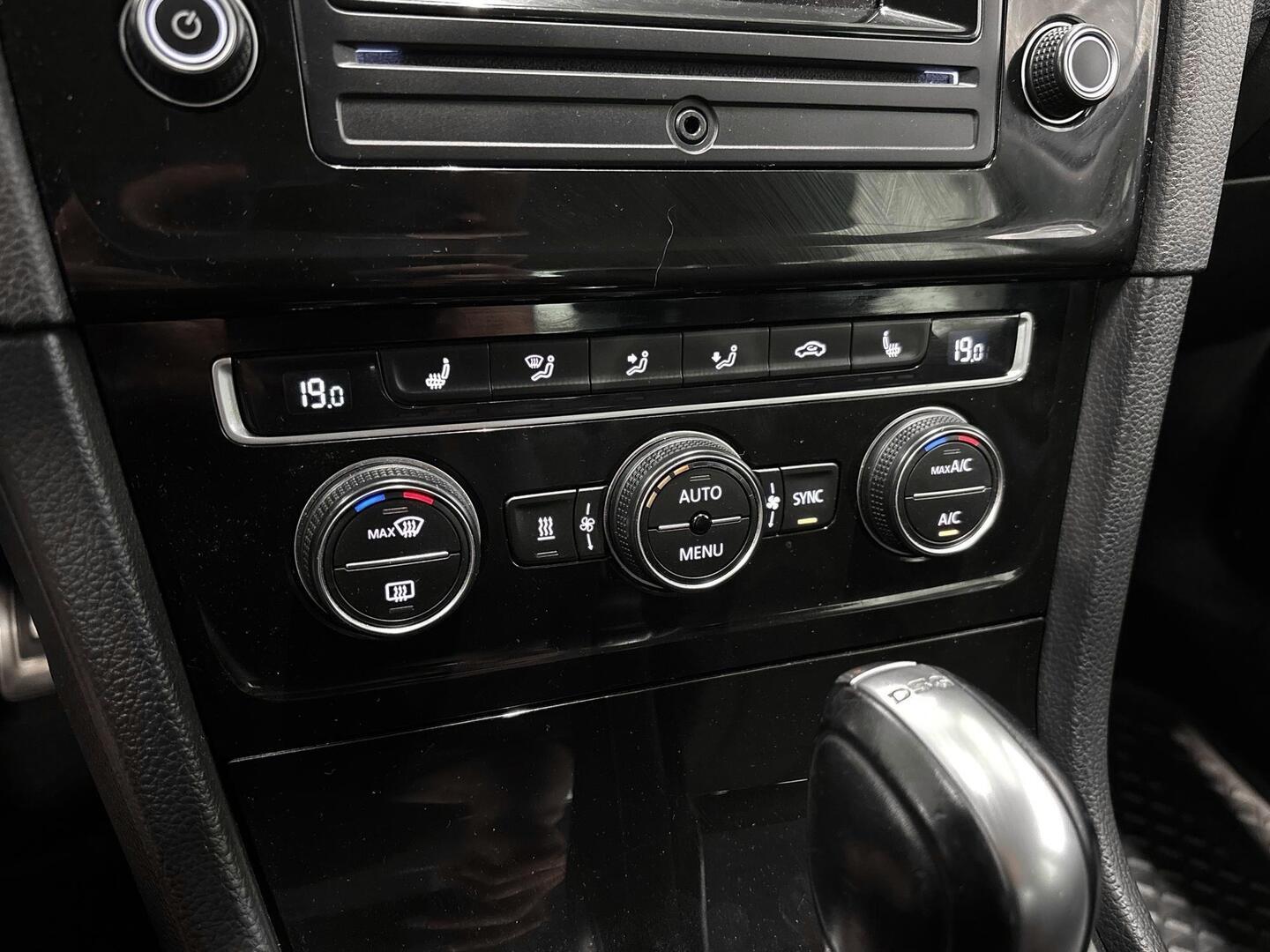 VOLKSWAGEN Golf 2016
