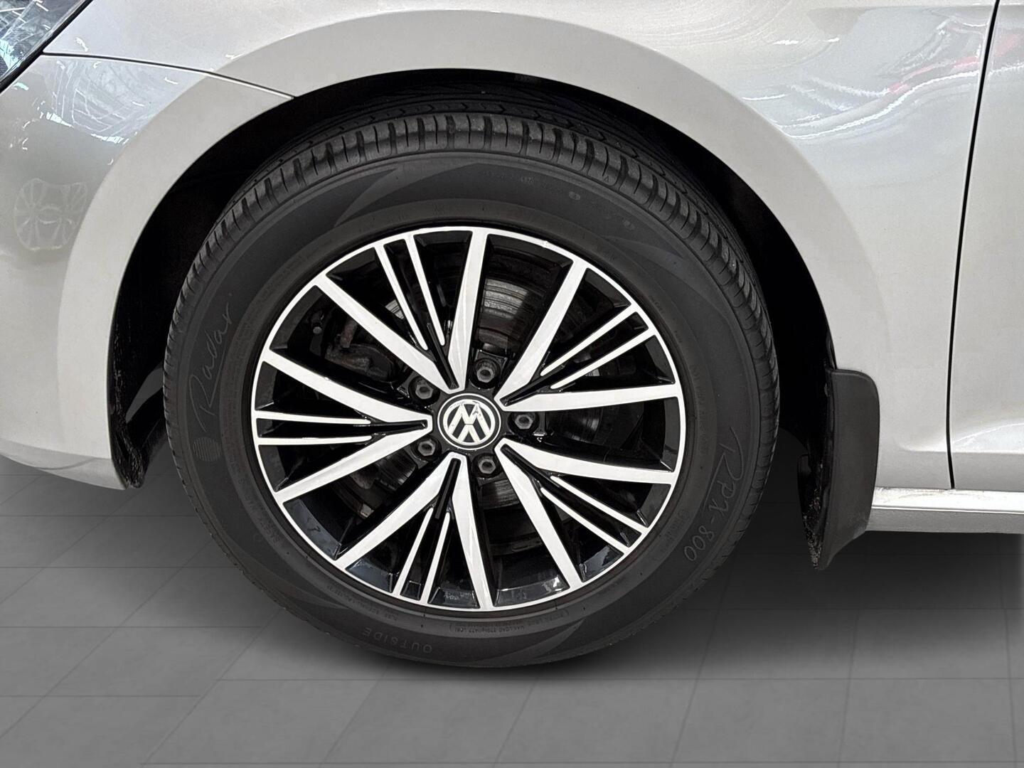 VOLKSWAGEN Golf 2016