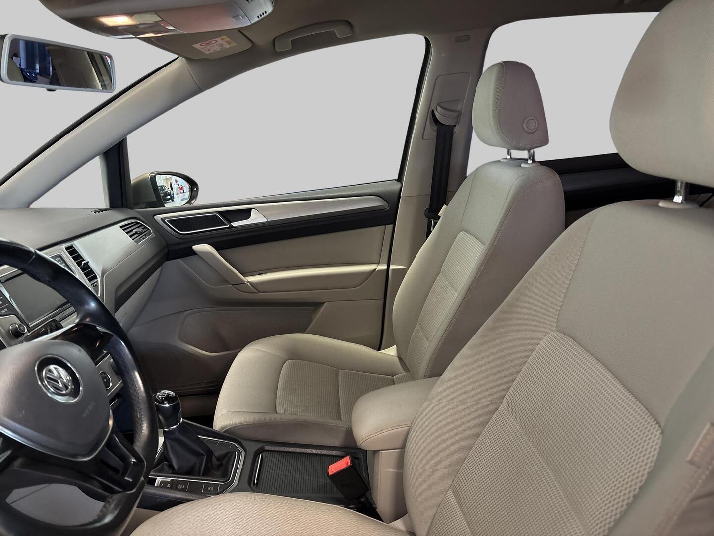 VOLKSWAGEN Golf Sportsvan 2015
