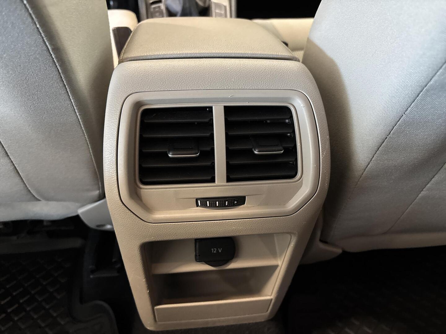 VOLKSWAGEN Golf Sportsvan 2015