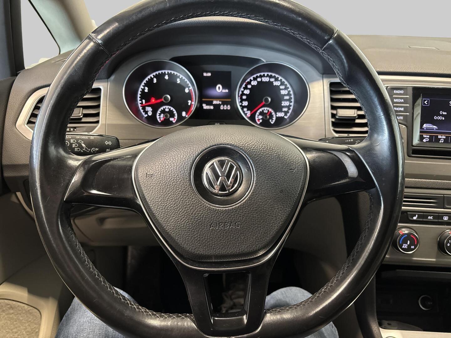 VOLKSWAGEN Golf Sportsvan 2015