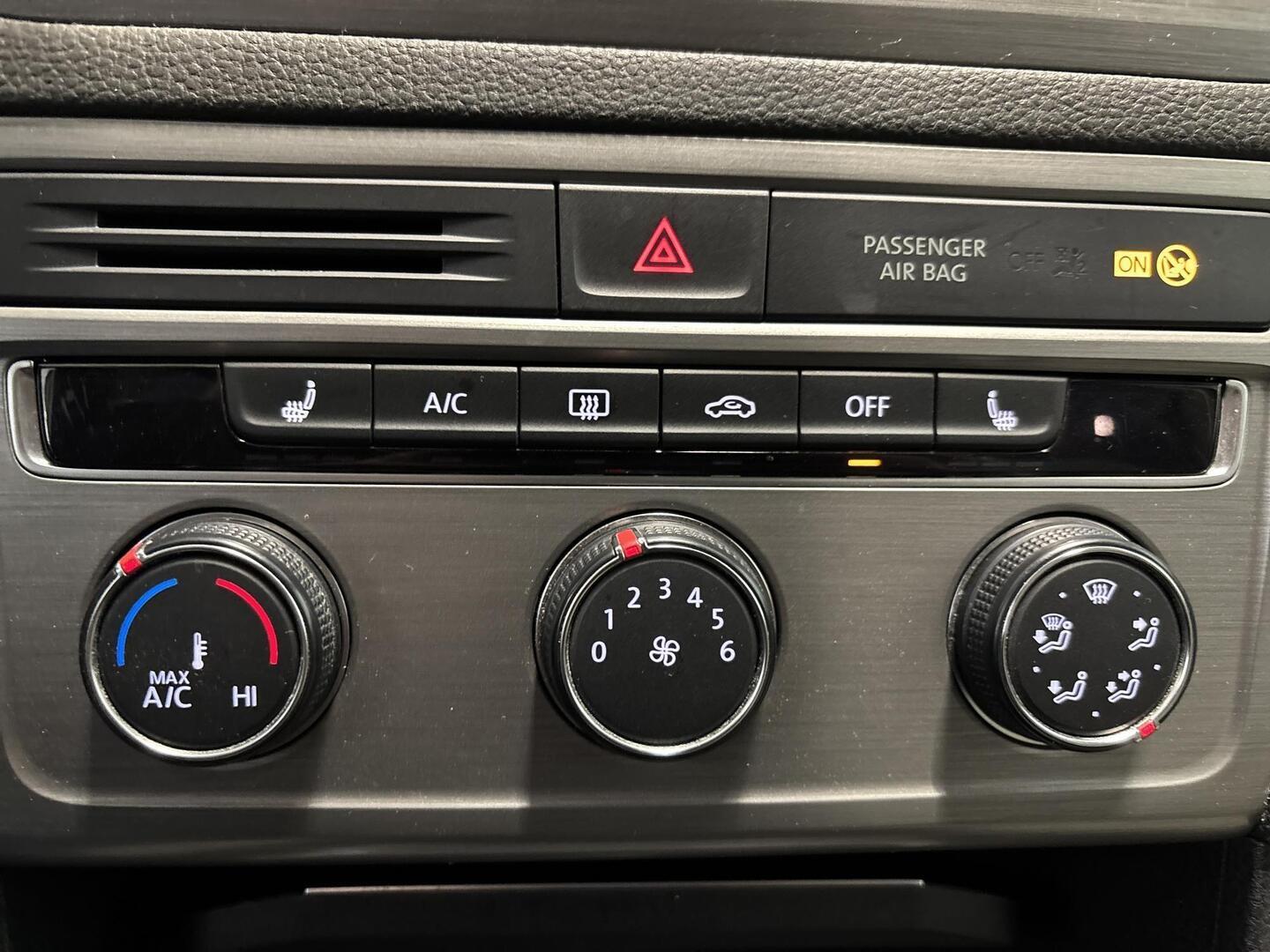 VOLKSWAGEN Golf Sportsvan 2015