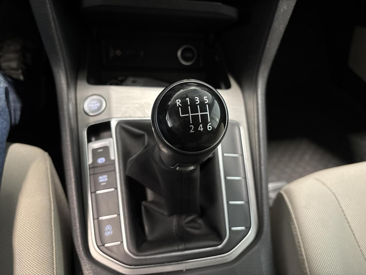 VOLKSWAGEN Golf Sportsvan 2015