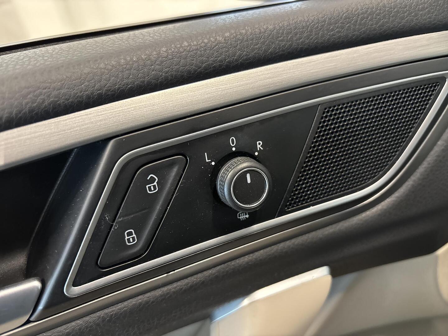 VOLKSWAGEN Golf Sportsvan 2015