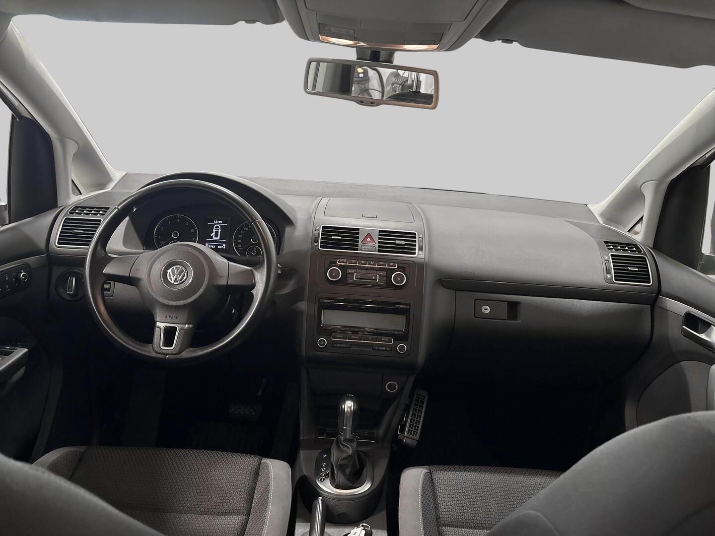 VOLKSWAGEN Touran 2011
