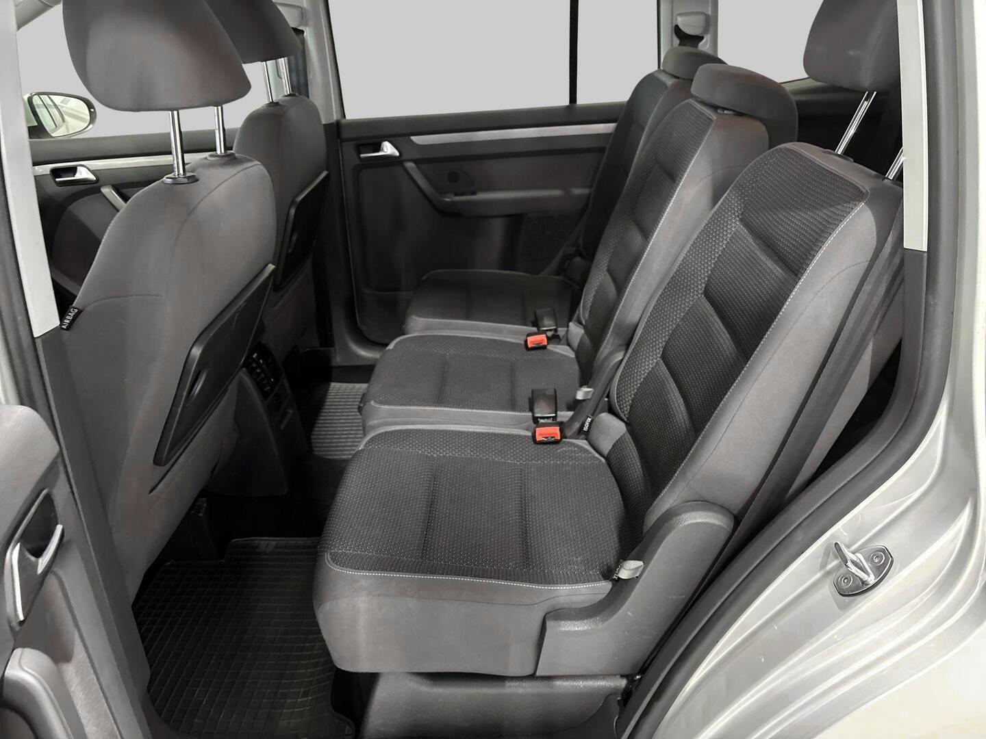 VOLKSWAGEN Touran 2011