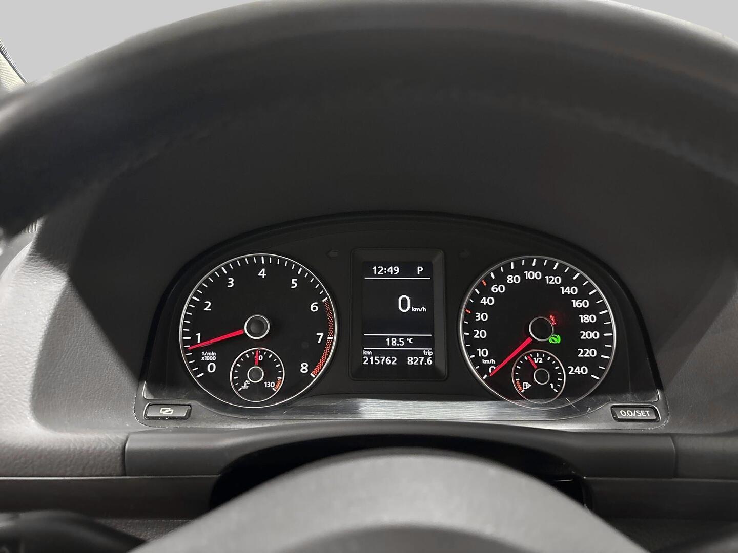 VOLKSWAGEN Touran 2011
