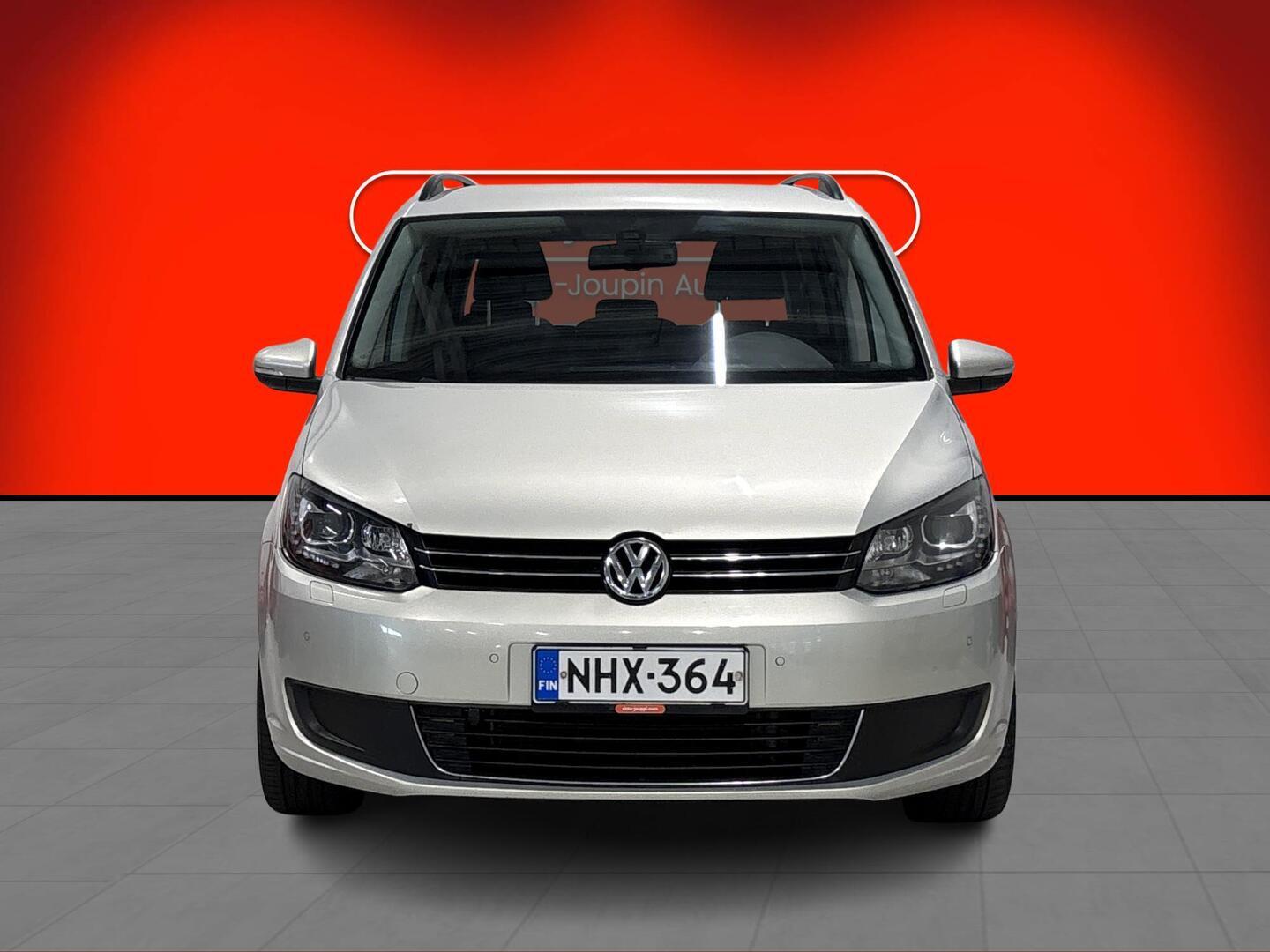 VOLKSWAGEN Touran 2011