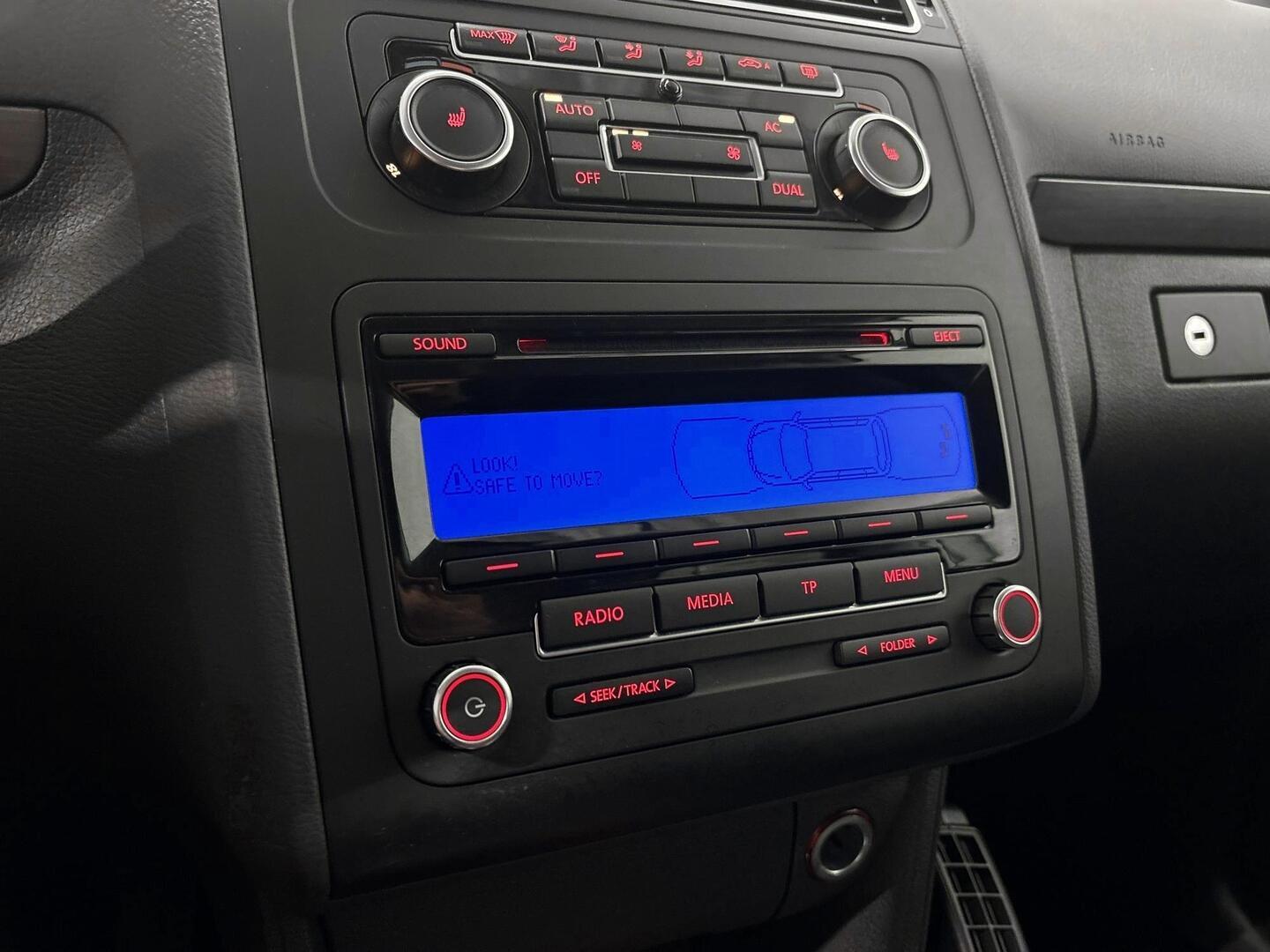 VOLKSWAGEN Touran 2011