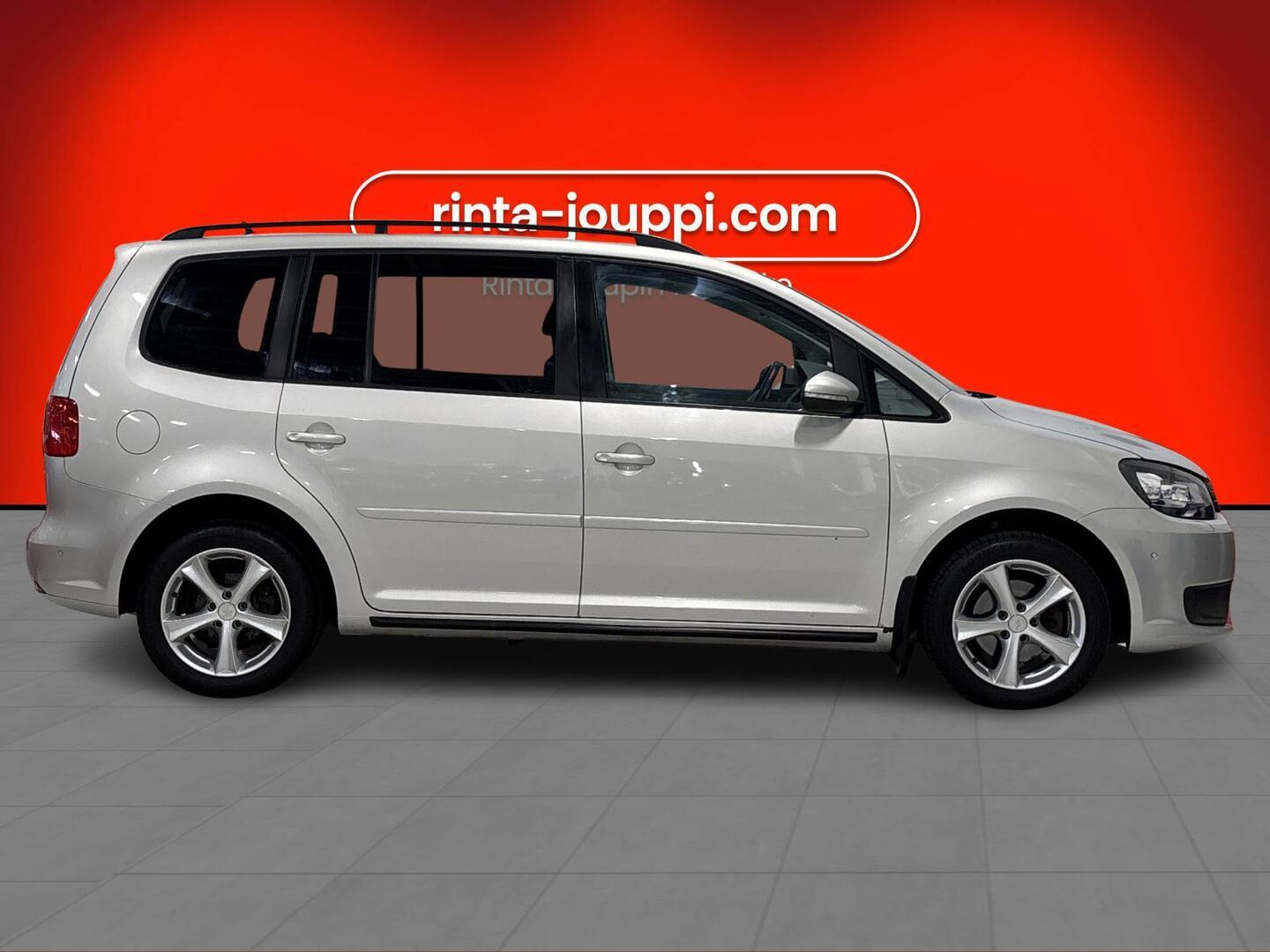 VOLKSWAGEN Touran 2011