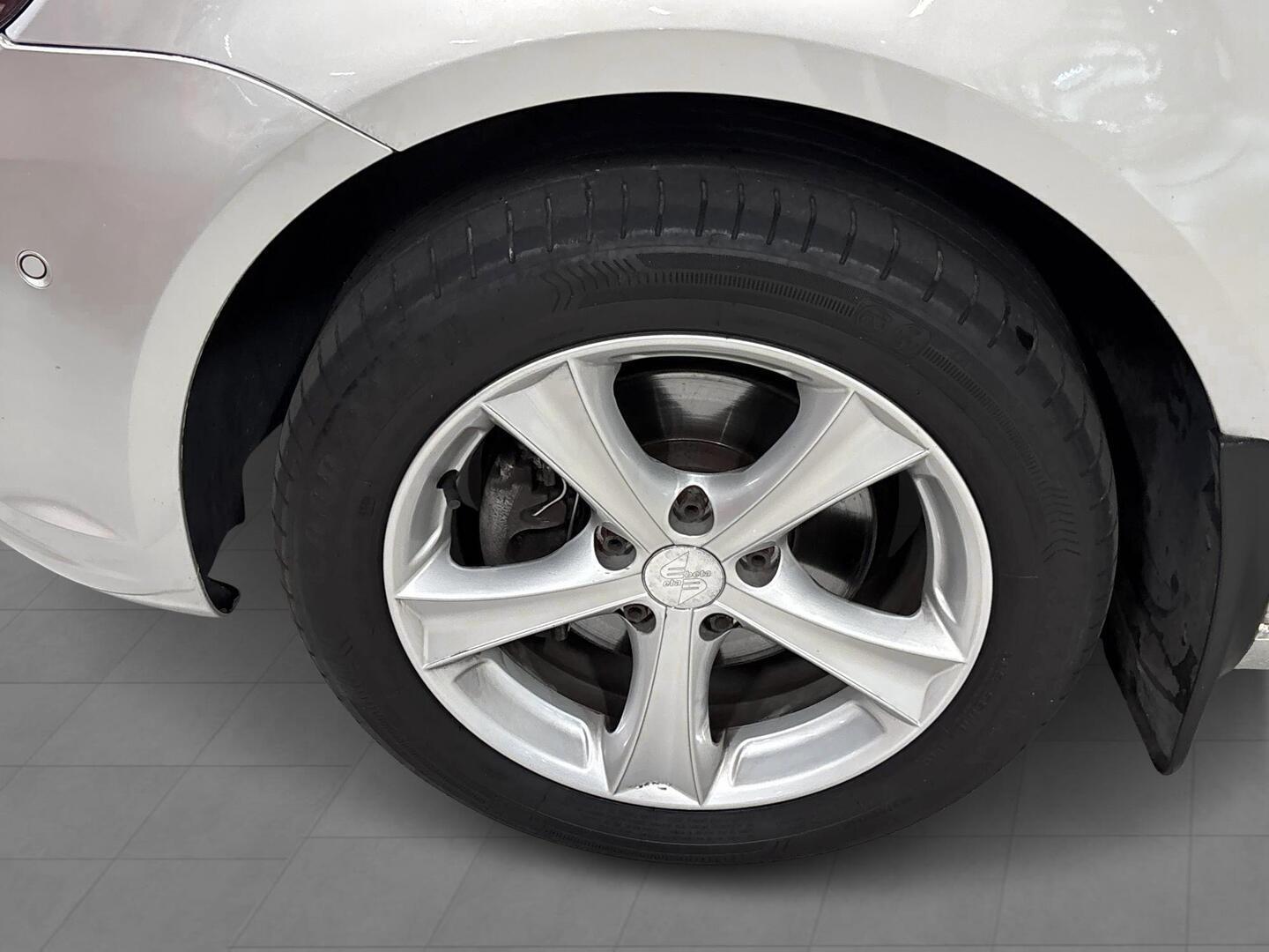 VOLKSWAGEN Touran 2011