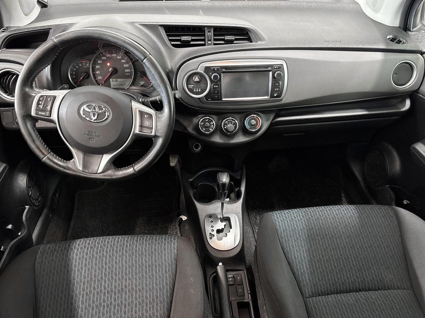 TOYOTA Yaris 2011