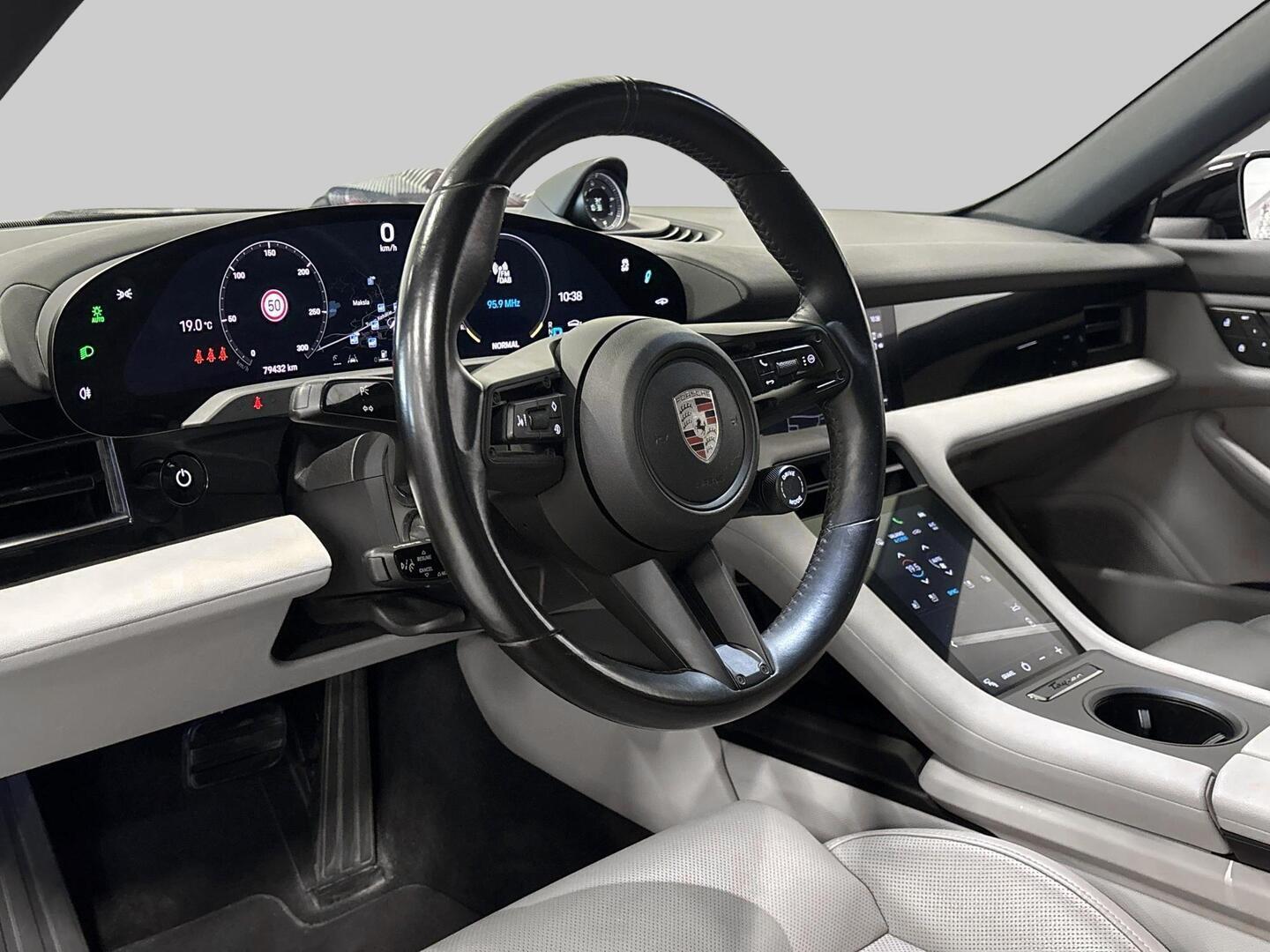 PORSCHE Taycan 2023