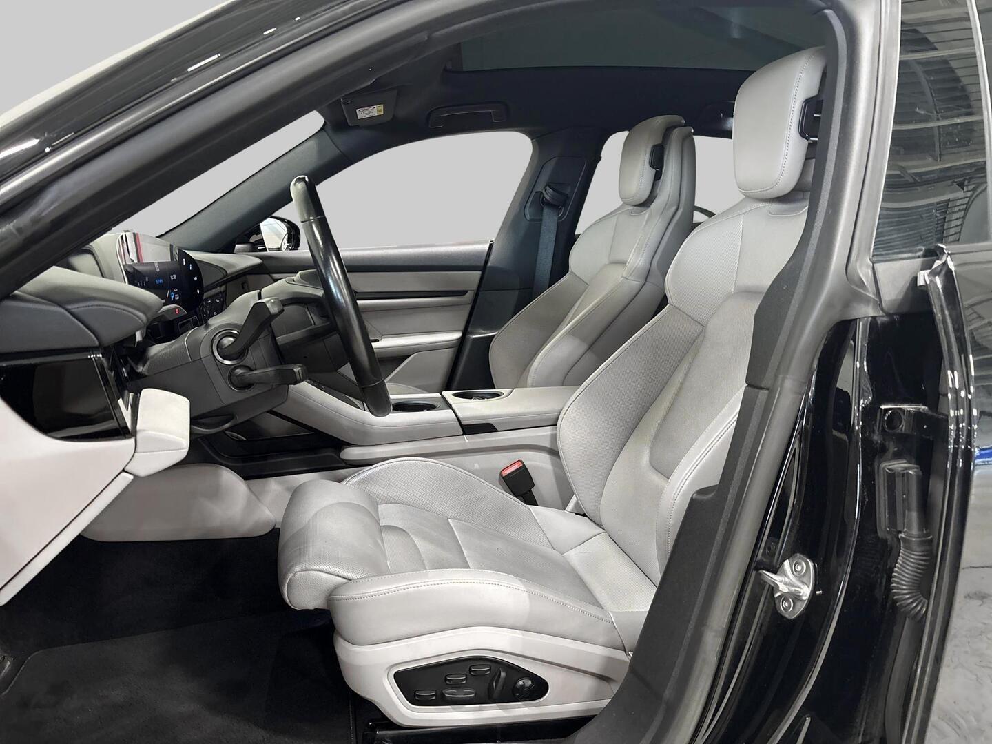 PORSCHE Taycan 2023