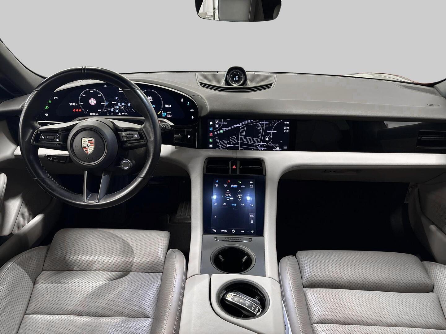 PORSCHE Taycan 2023