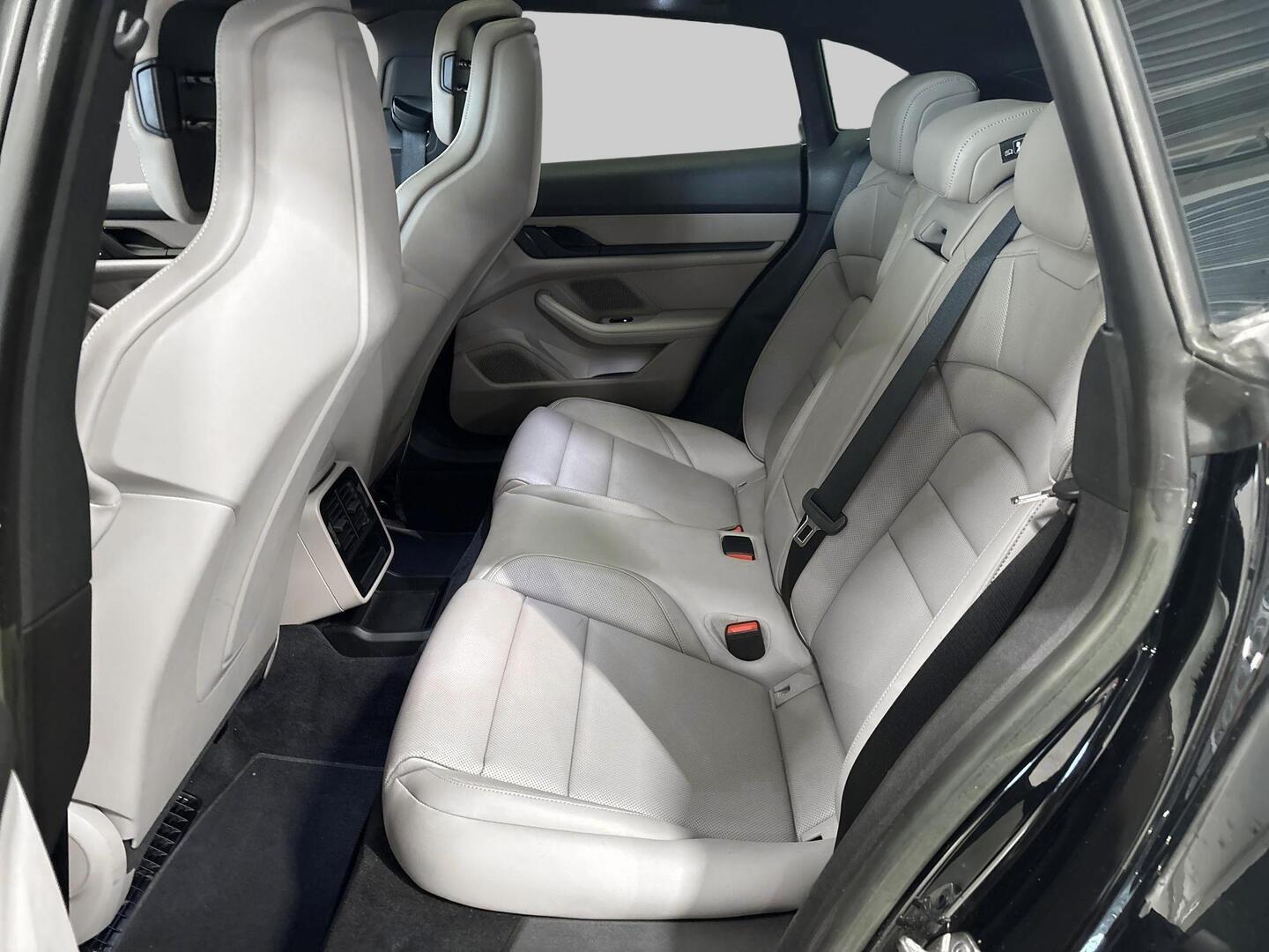 PORSCHE Taycan 2023