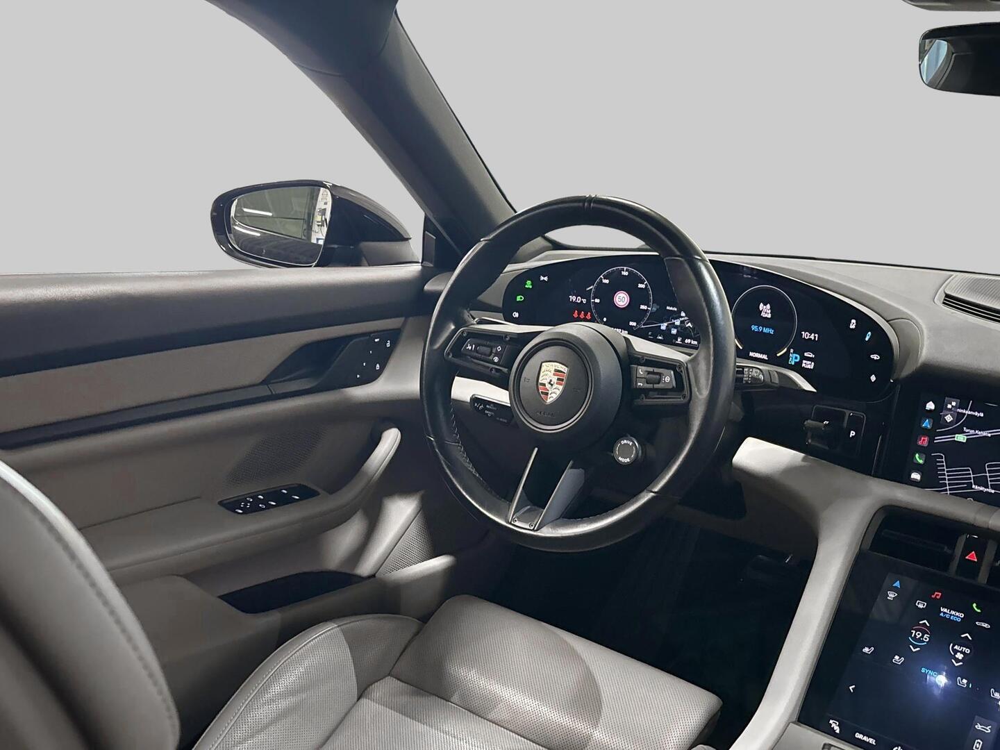 PORSCHE Taycan 2023
