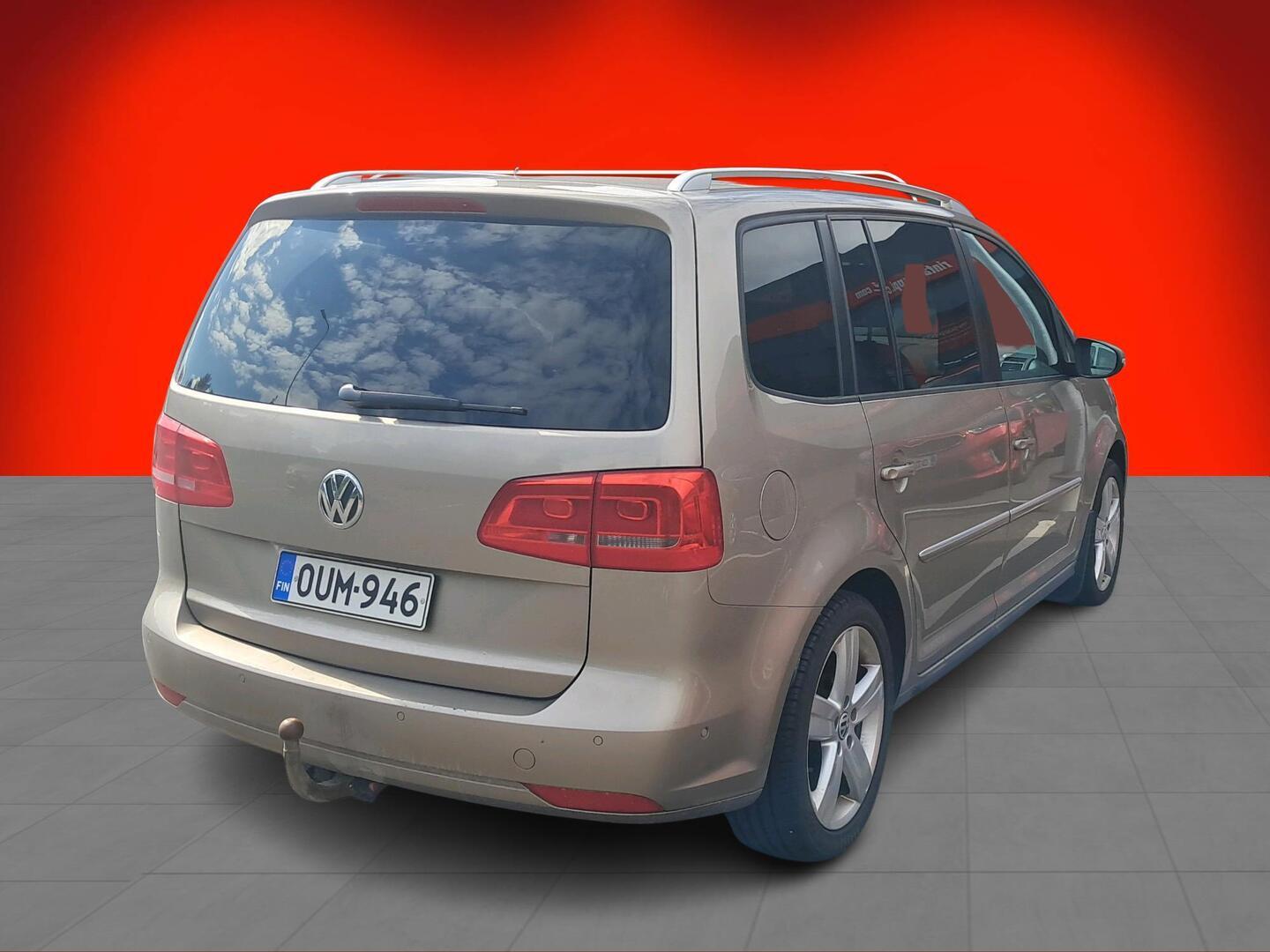 VOLKSWAGEN Touran 2013