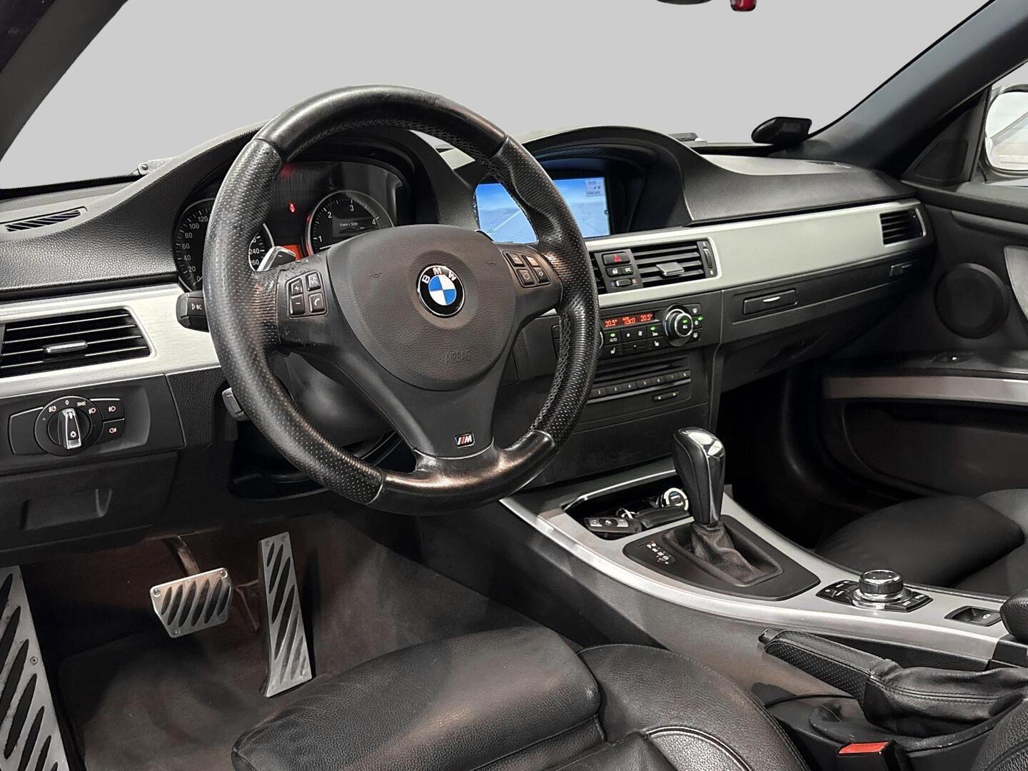BMW 330 2010
