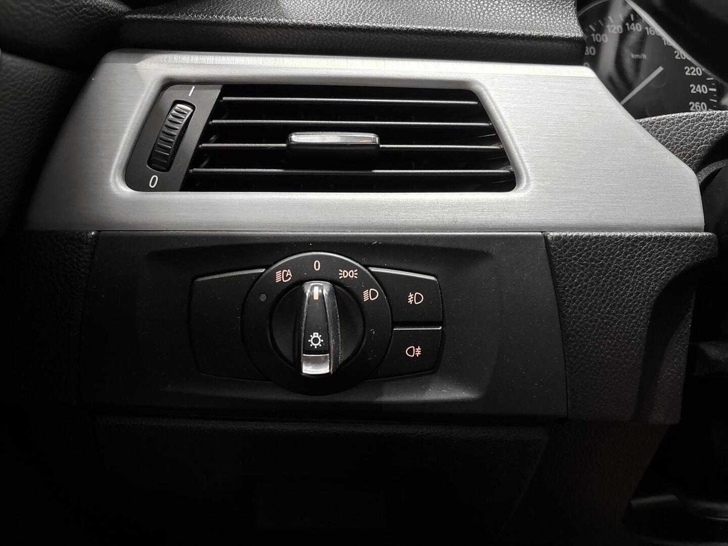 BMW 330 2010