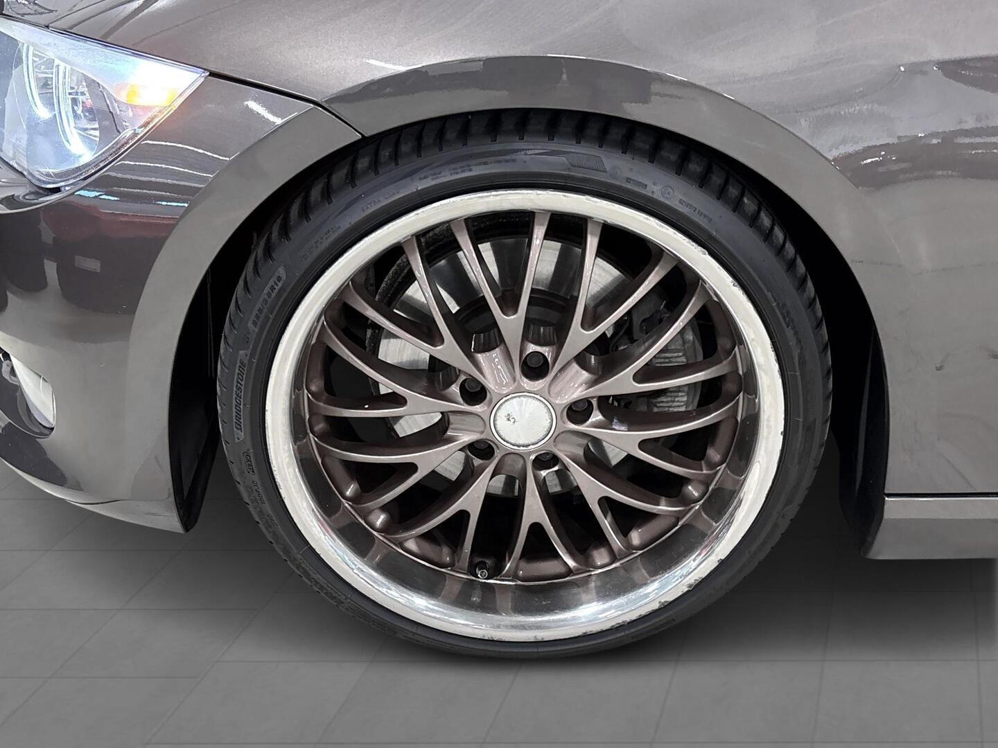 BMW 330 2010