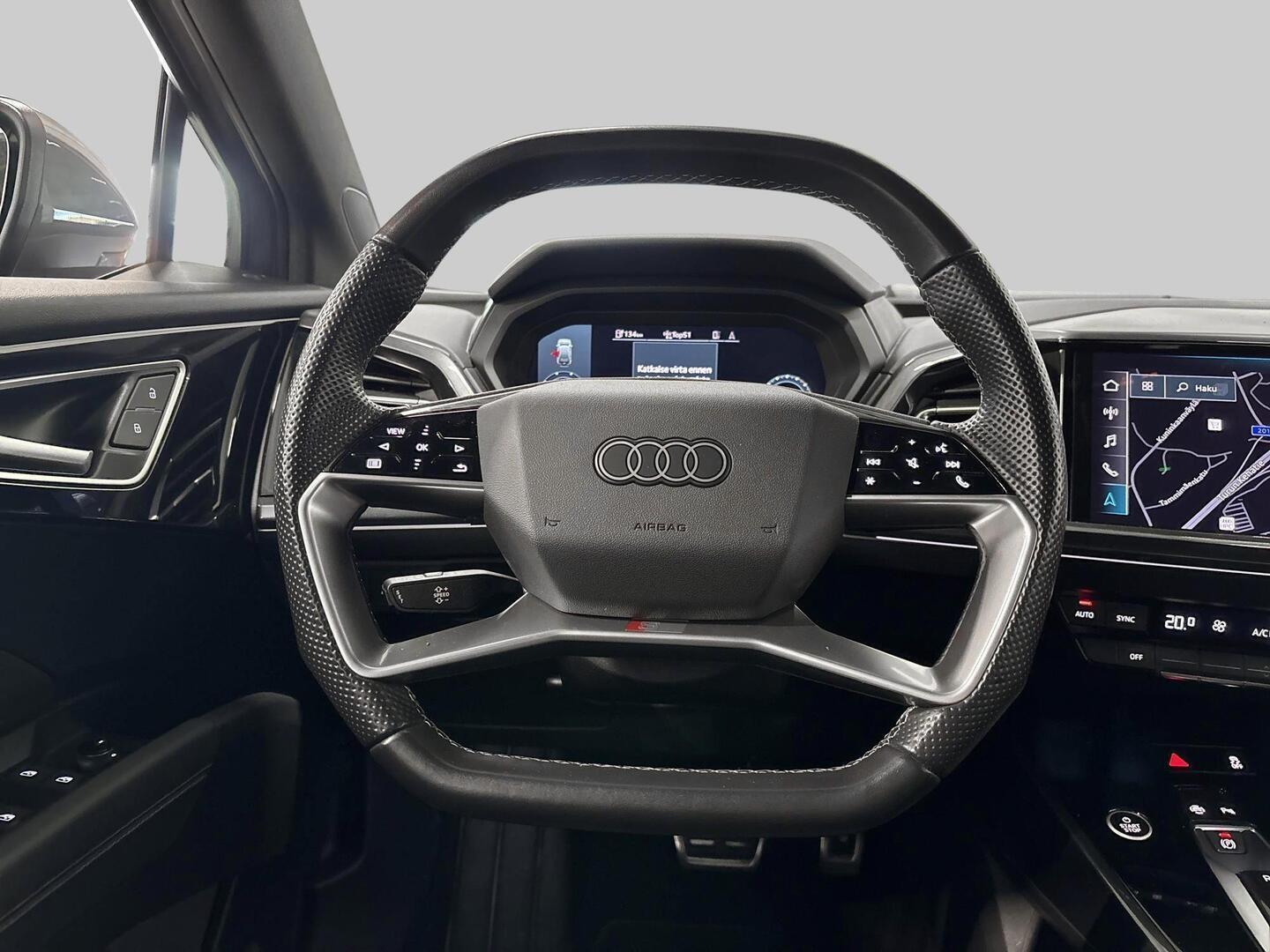 AUDI Q4 e-tron 2022