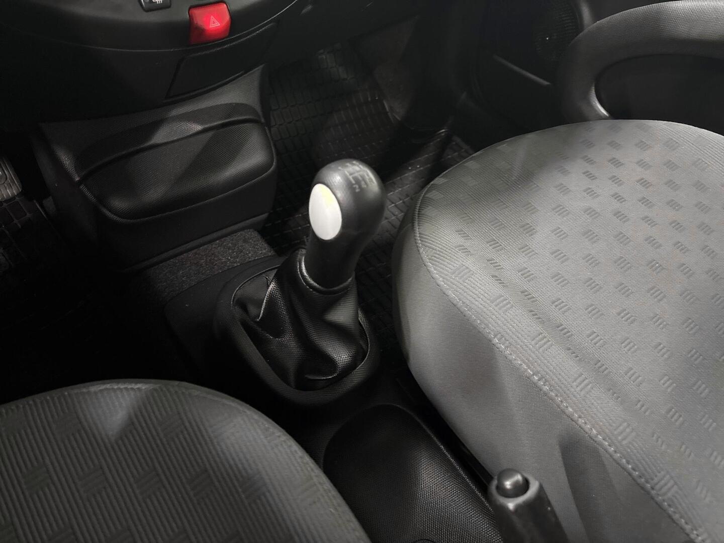 NISSAN Micra 2005