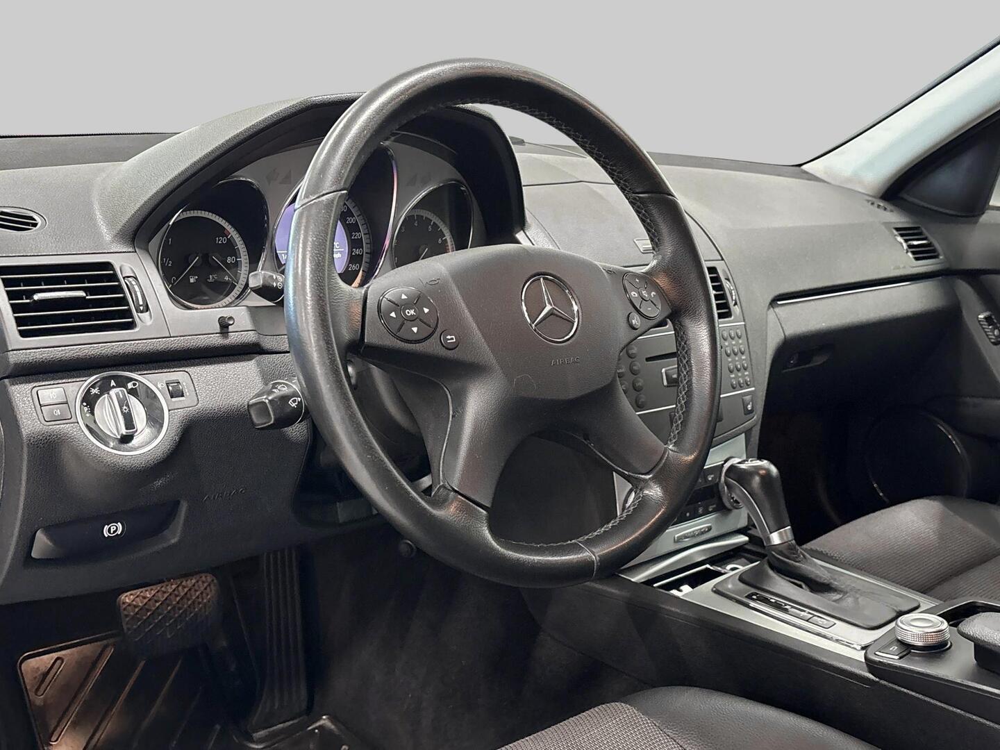 MERCEDES-BENZ C 2011
