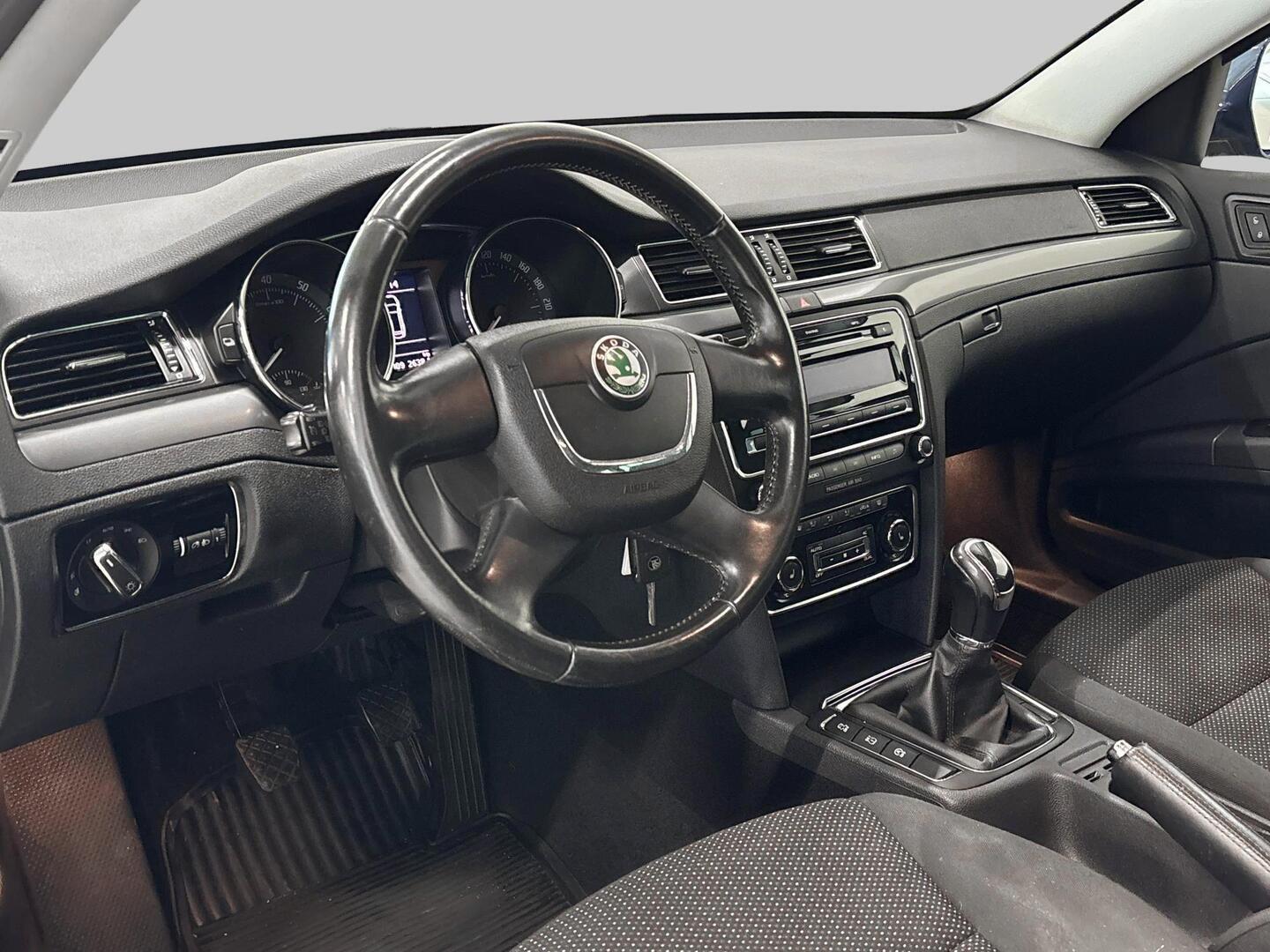 SKODA Superb 2012