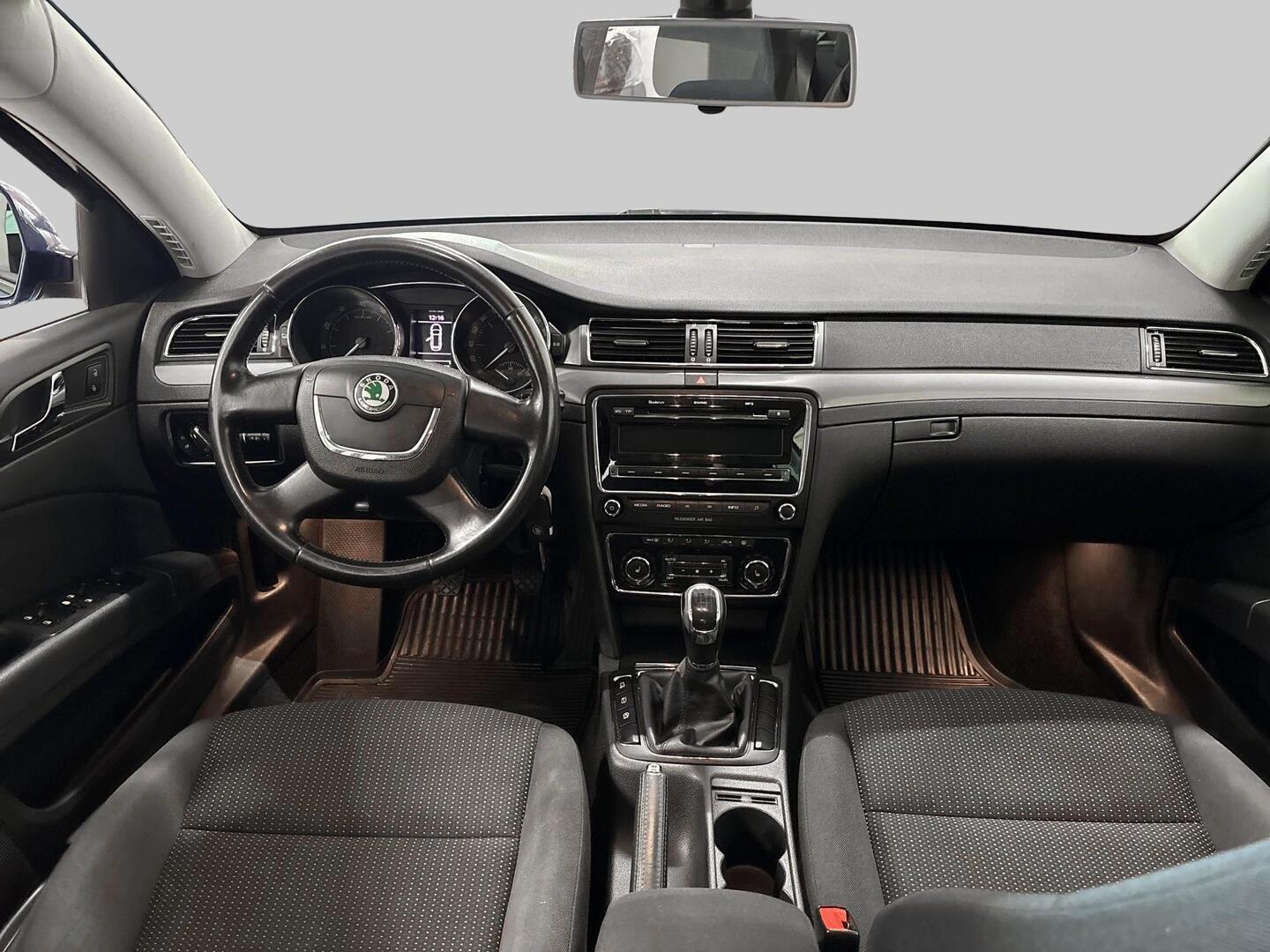 SKODA Superb 2012