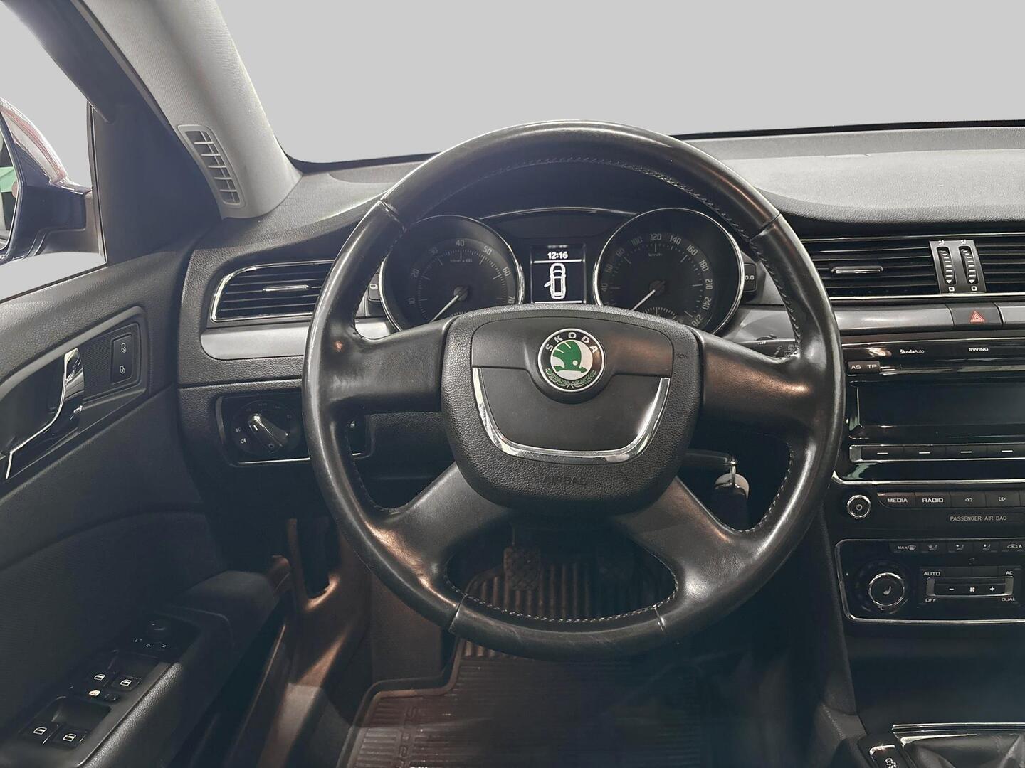 SKODA Superb 2012
