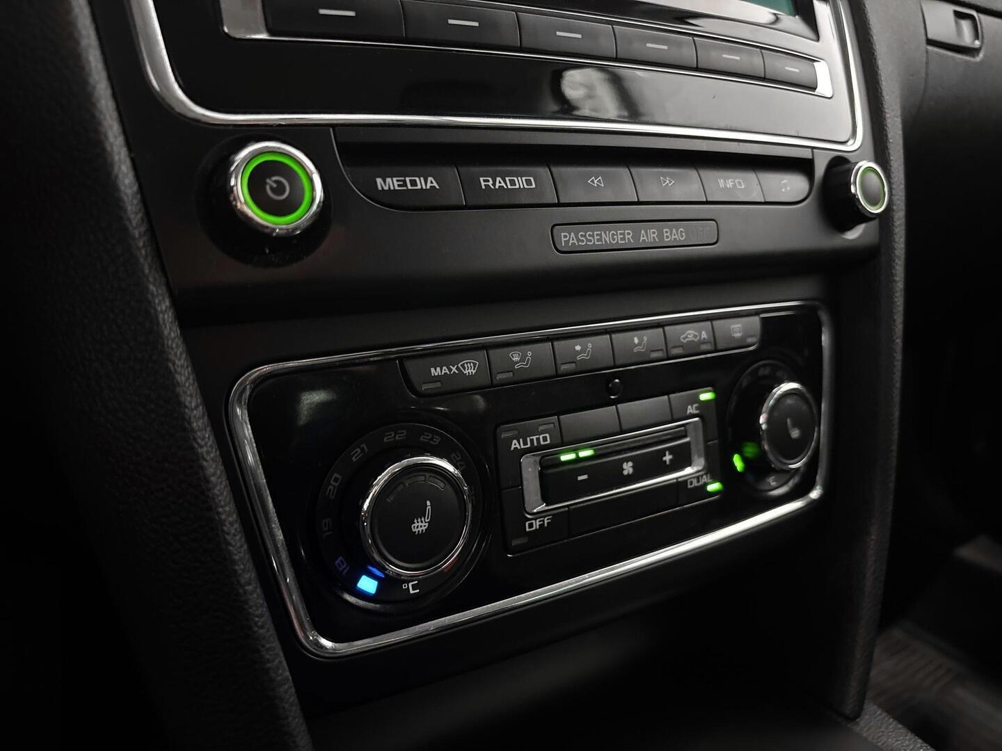 SKODA Superb 2012