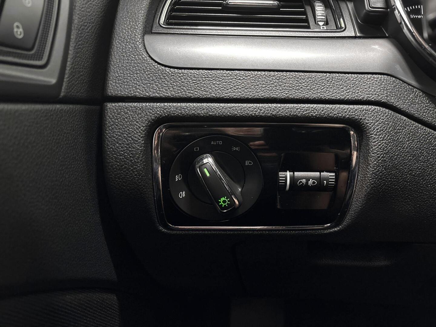 SKODA Superb 2012