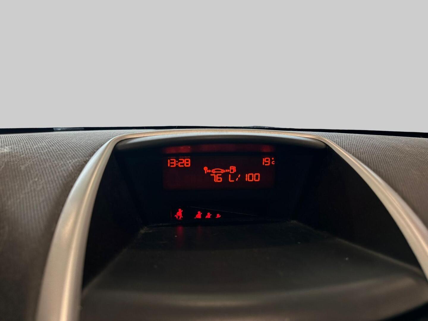 PEUGEOT 207 2009