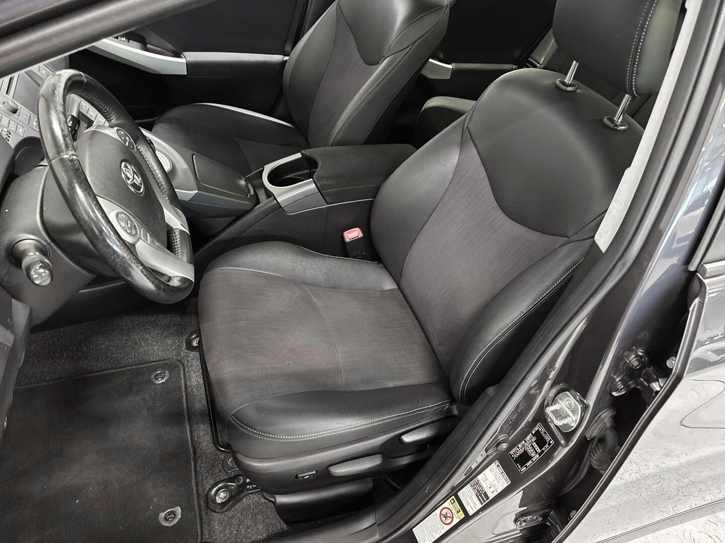 TOYOTA Prius Plug-in 2013