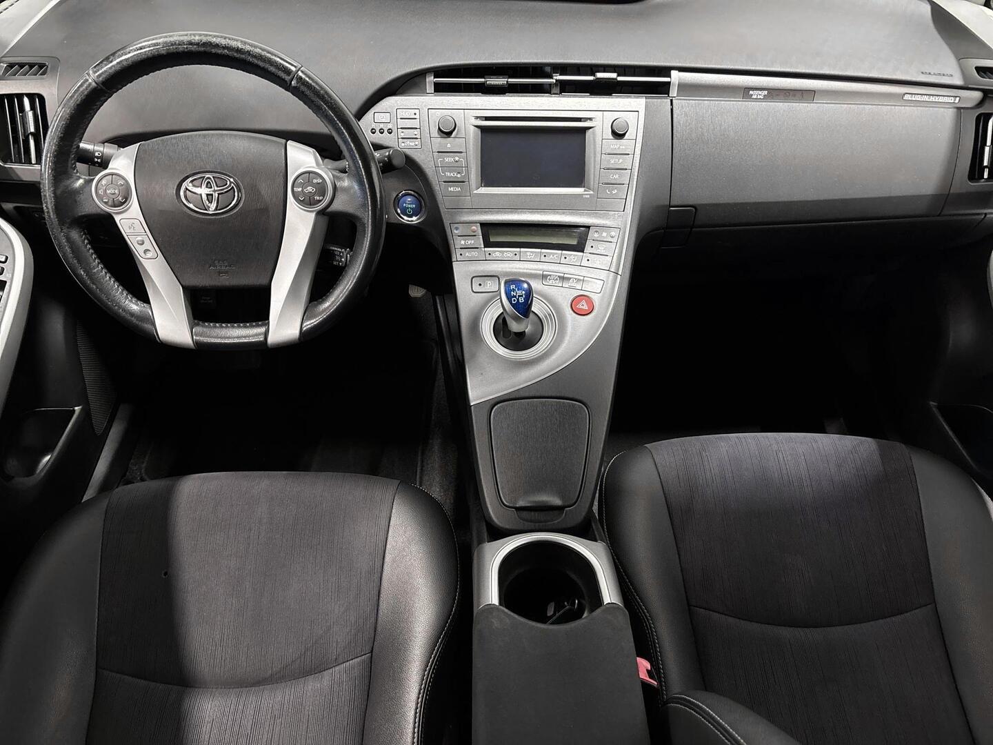 TOYOTA Prius Plug-in 2013