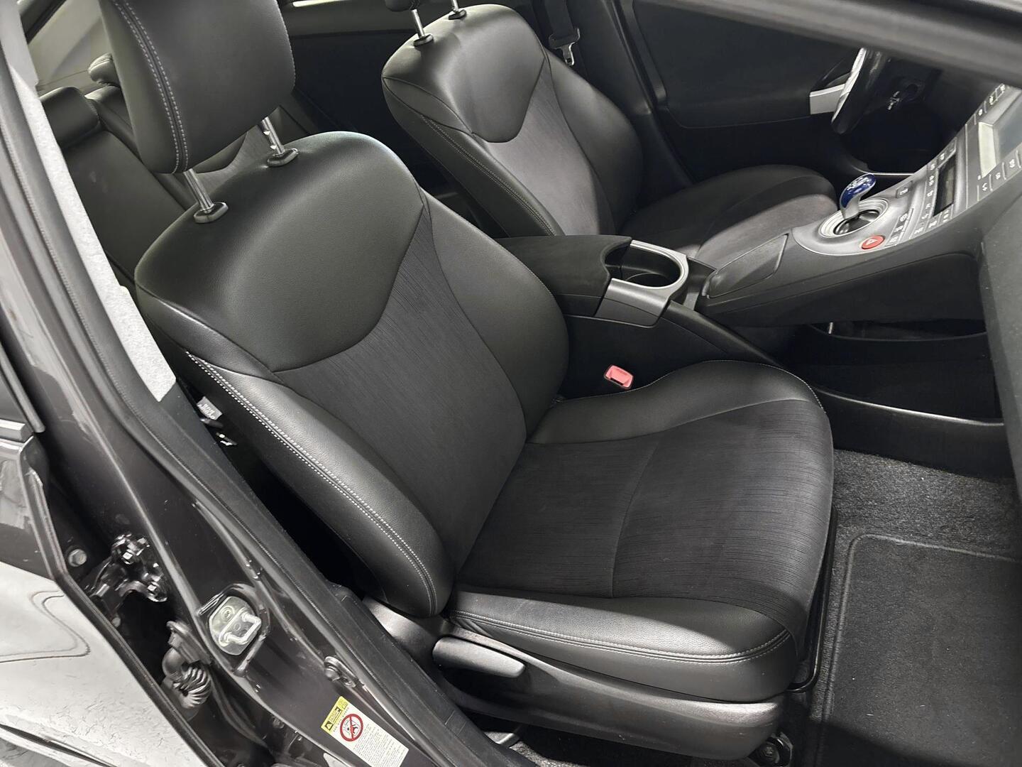TOYOTA Prius Plug-in 2013