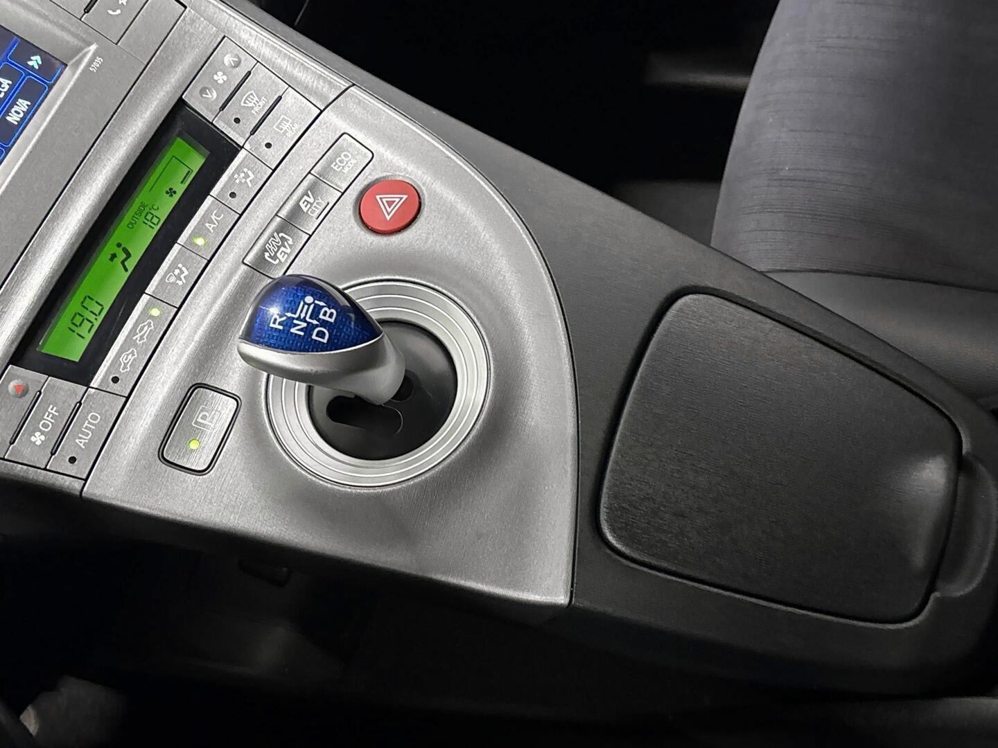 TOYOTA Prius Plug-in 2013