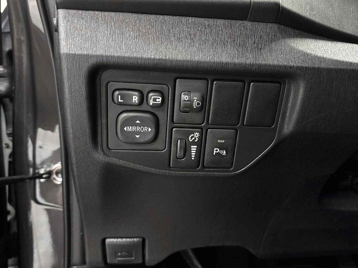 TOYOTA Prius Plug-in 2013