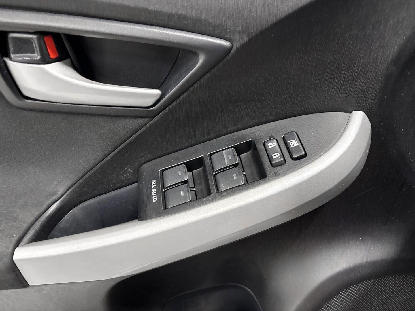 TOYOTA Prius Plug-in 2013