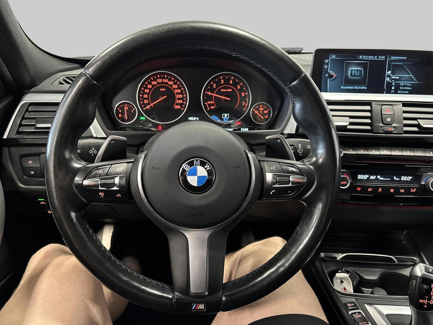 BMW 330 2016