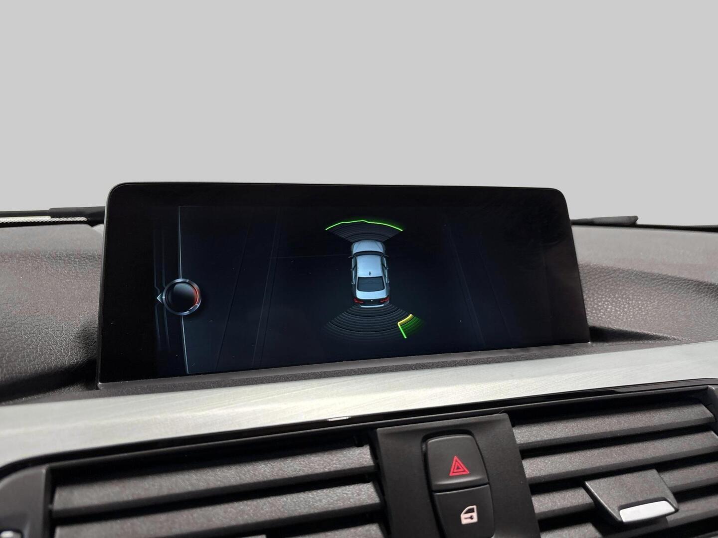BMW 330 2016